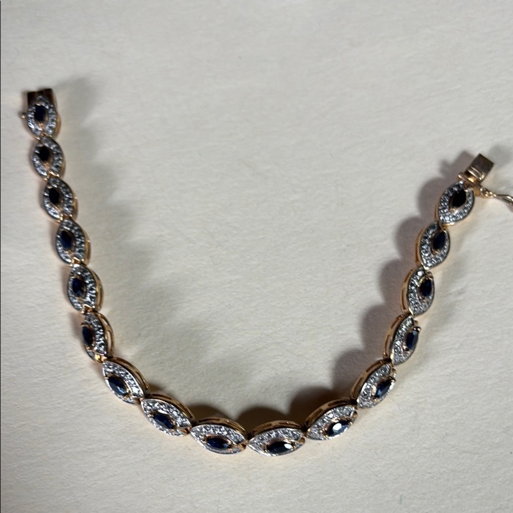Elegant Gold Women's Bracelet